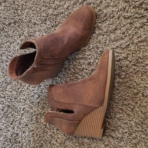 Women's size 6 booties, Qupid brand, warm tan color